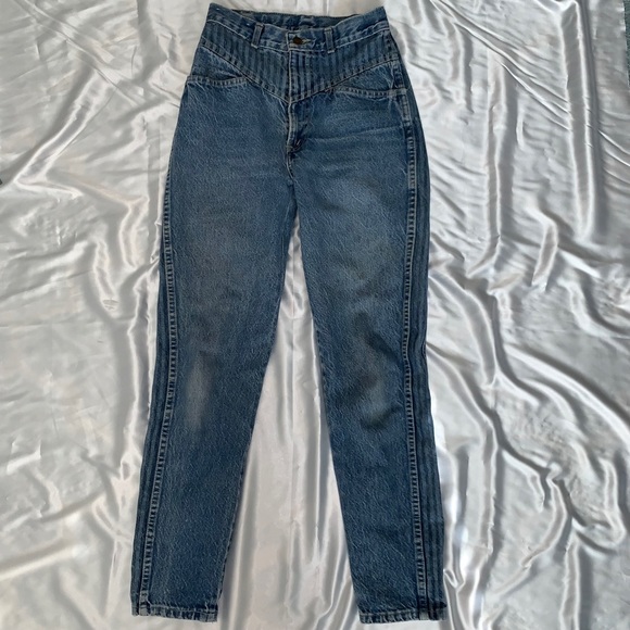𓆉 Vintage Chic Sunset Blue Jeans 𓆉 - Picture 3 of 5